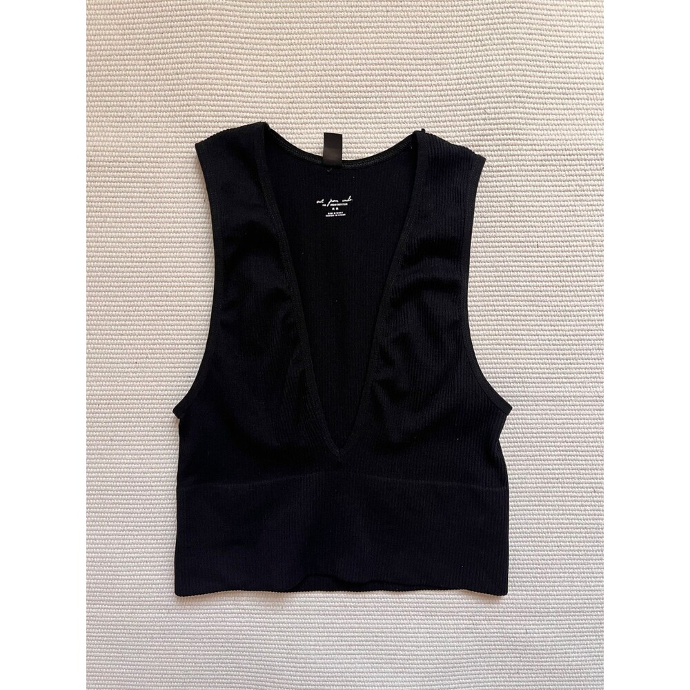 Out From Under Hailey Seamless Plunge Cropped Tank Top in Black Size MEDIUM